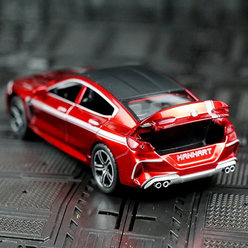 Colección de adornos de modelo de coche de aleación BMW M8 1:32, puertas y capó de motor, el maletero se puede abrir para niños
