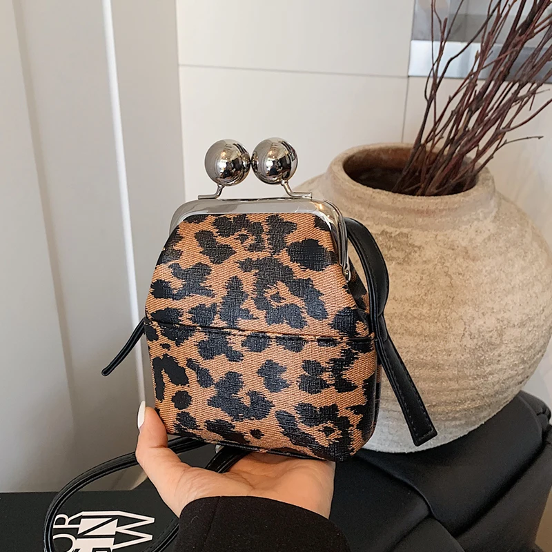 

﻿ New Mini Women's Crossbody Bag Fashion Designer Handbag Clip Purse Versaile Crossbody Coin Purse Lipstick Pouch Mini Bag