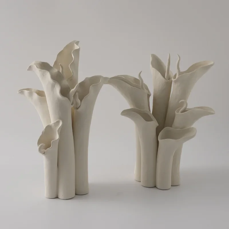 모던한 심플함, 산호색 세라믹 꽃병, 모델룸, 호텔, 침대와 아침 식사, 거실