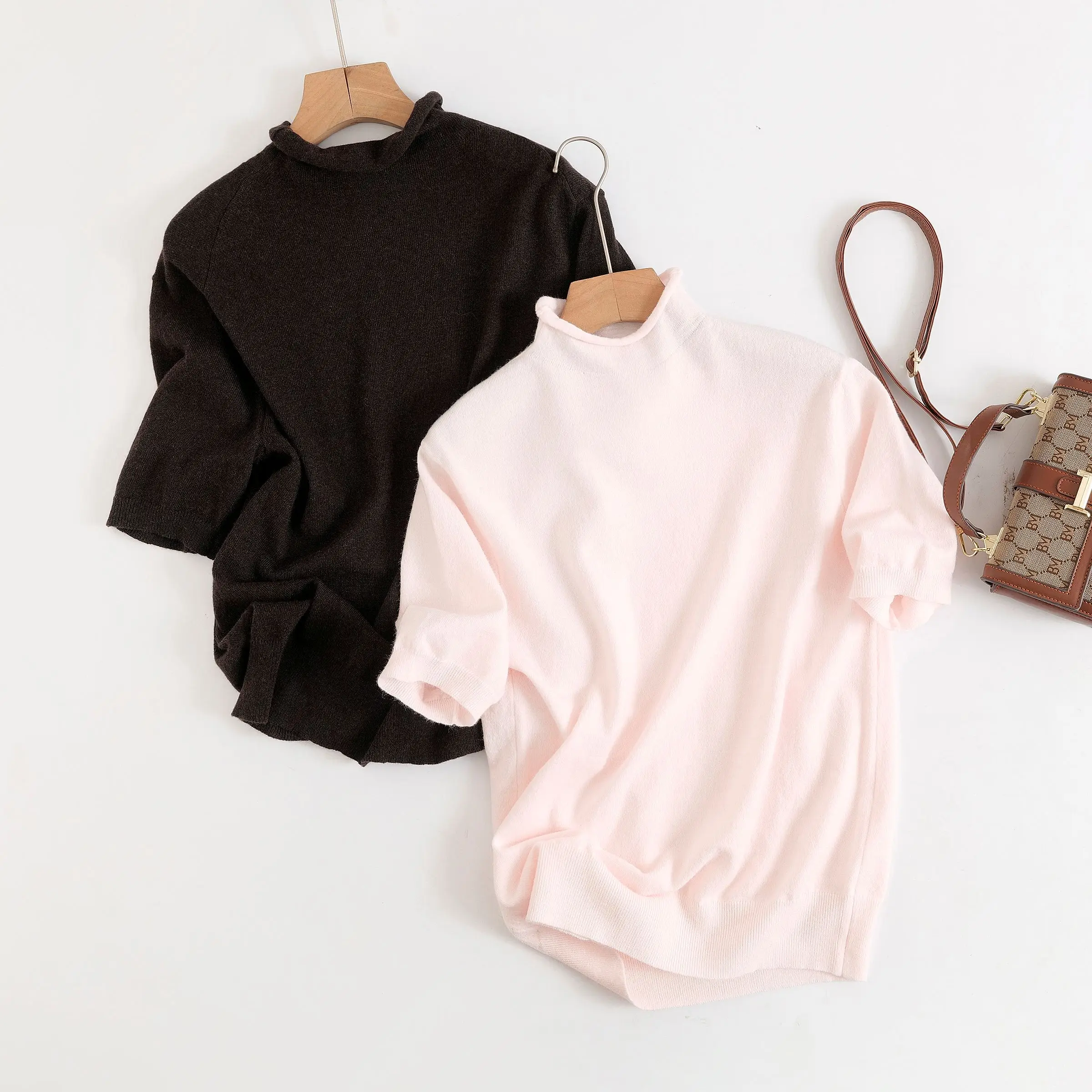 

Ethereal MD 2025 Massidutti, осенний новый стиль, женский повседневный модный розовый вязаный свитер с высоким воротником и короткими рукавами