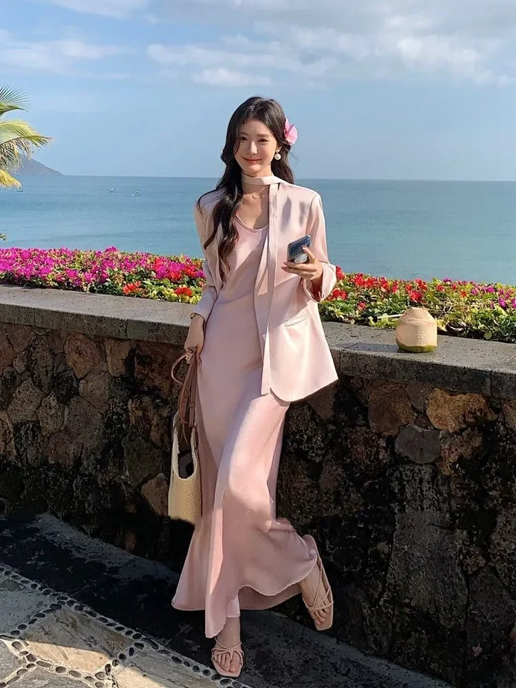 

Тринадцать темпераментных пиджаков, красивая женская атласная юбка на подтяжках весны 2025 года, комплект из двух предметов