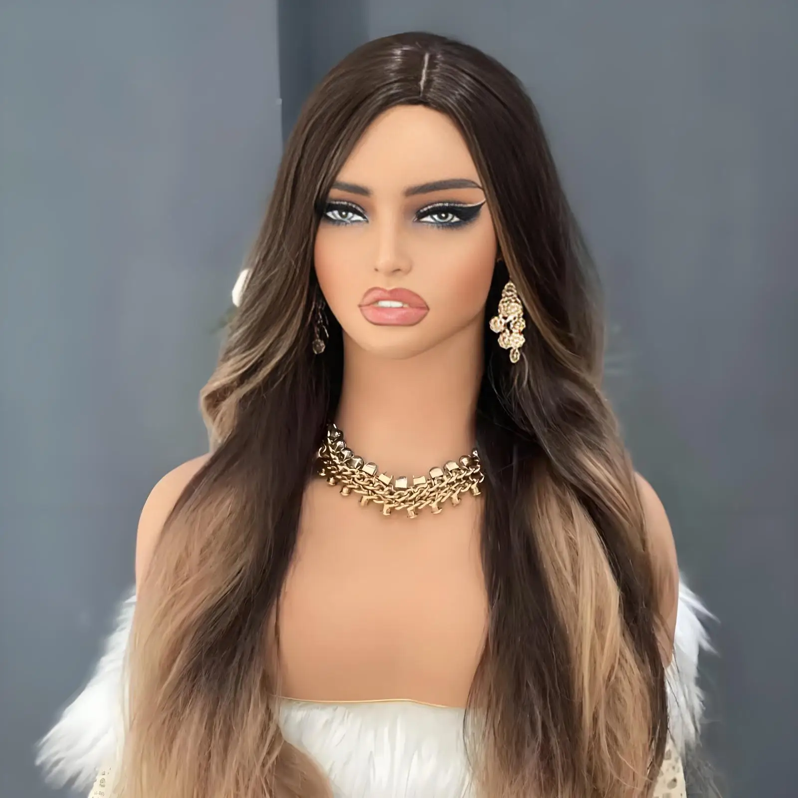 

Реалистичная женская манекен-голова с плечами для демонстрации париков, шляп, украшений, для укладки и презентации