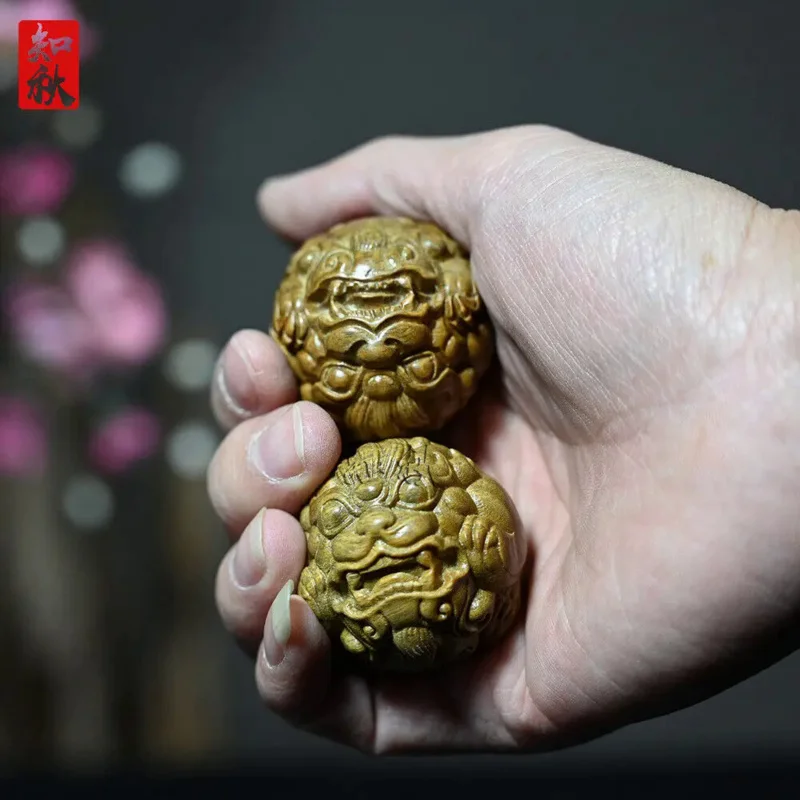 A Pair 4*4*4Cm Hand Carved Green Sandalwood Netsuke Keychain Xiupi Handball