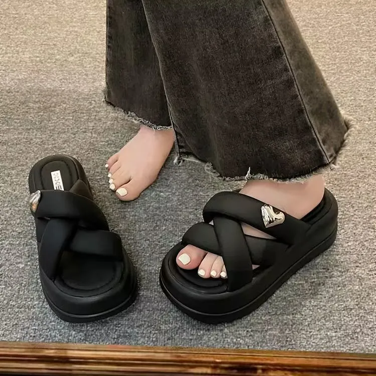 Sandal pantai sol tebal untuk wanita, sandal pantai sol tebal musim panas 2023, sepatu selop Wedges keren sol Chunky hati untuk wanita