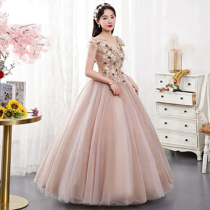 New Vestidos de Quinceaneras ชุดลูกไม้คอวีแขนกุดคลาสสิกขนาดพิเศษชุดไปงานเต้นรำยาวหวานสง่างาม