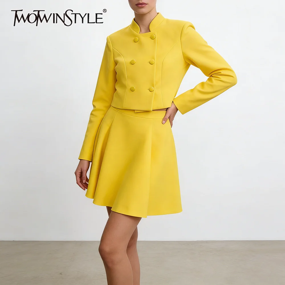 

TWOTWINSTYLE Элегантный комплект из двух предметов для женщин: жакет с воротником-стойкой, длинными рукавами и пуговицами, юбка с завышенной талией