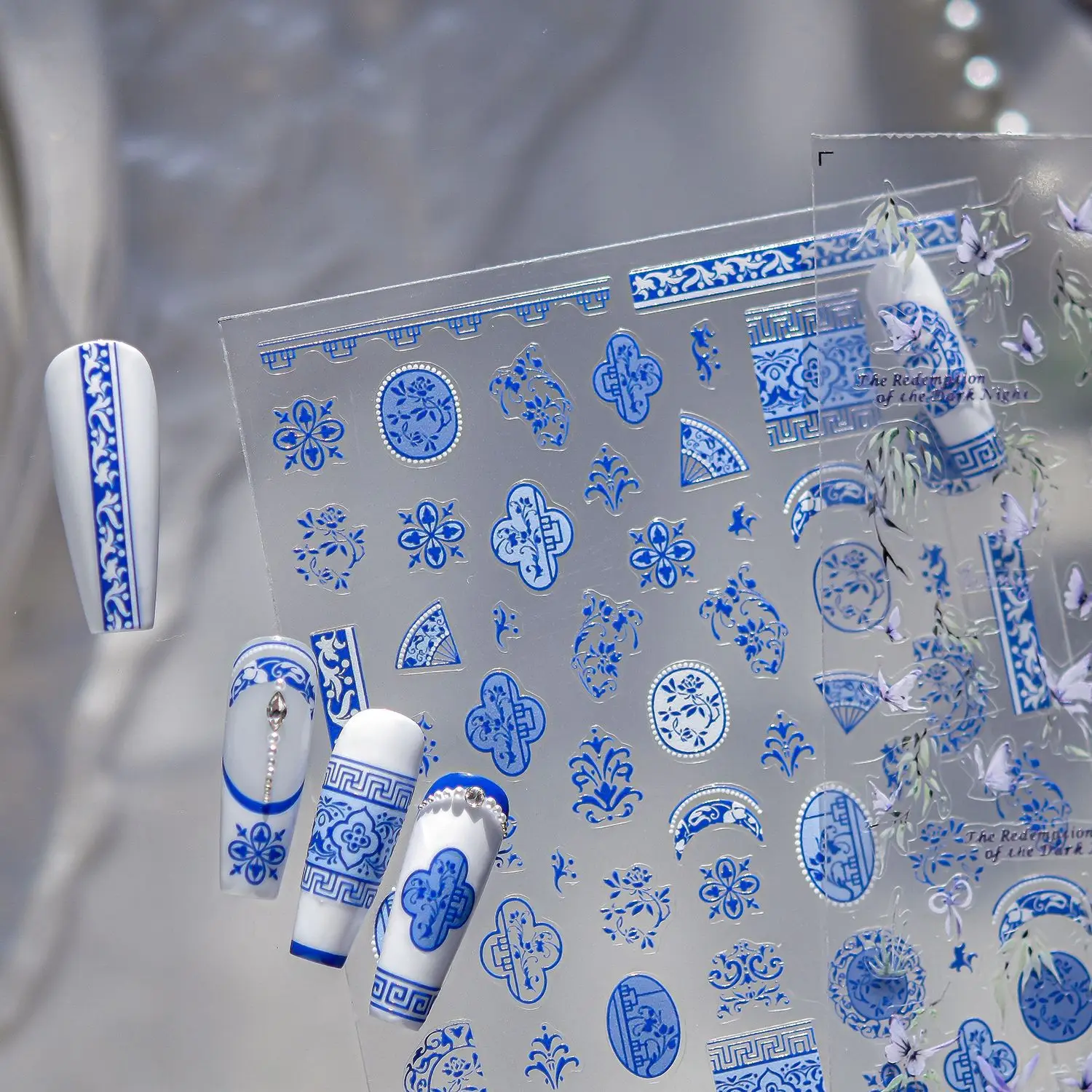Squisiti adesivi per unghie in porcellana bianca blu Modelli di fiori in stile cinese Eleganti adesivi decorativi autoadesivi per unghie