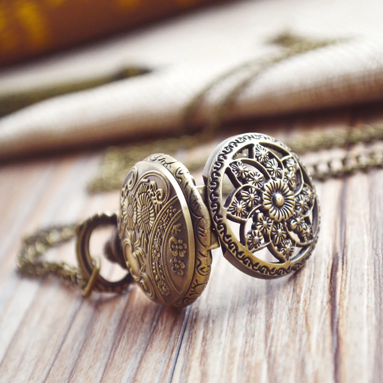 New Fashionable Retro Design Watch Vintage Bronze Stainless Pocket Watch Necklace Chain Pendant Quartz Watches Birthday Gifts