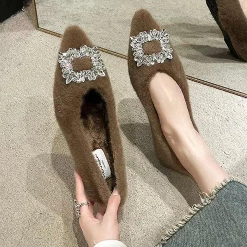 

Sharp Pointed Plush Shoes for Outdoor Women in Autumn and Winter Shallow Mouth Comfortable Flat Shoes with Added Plush