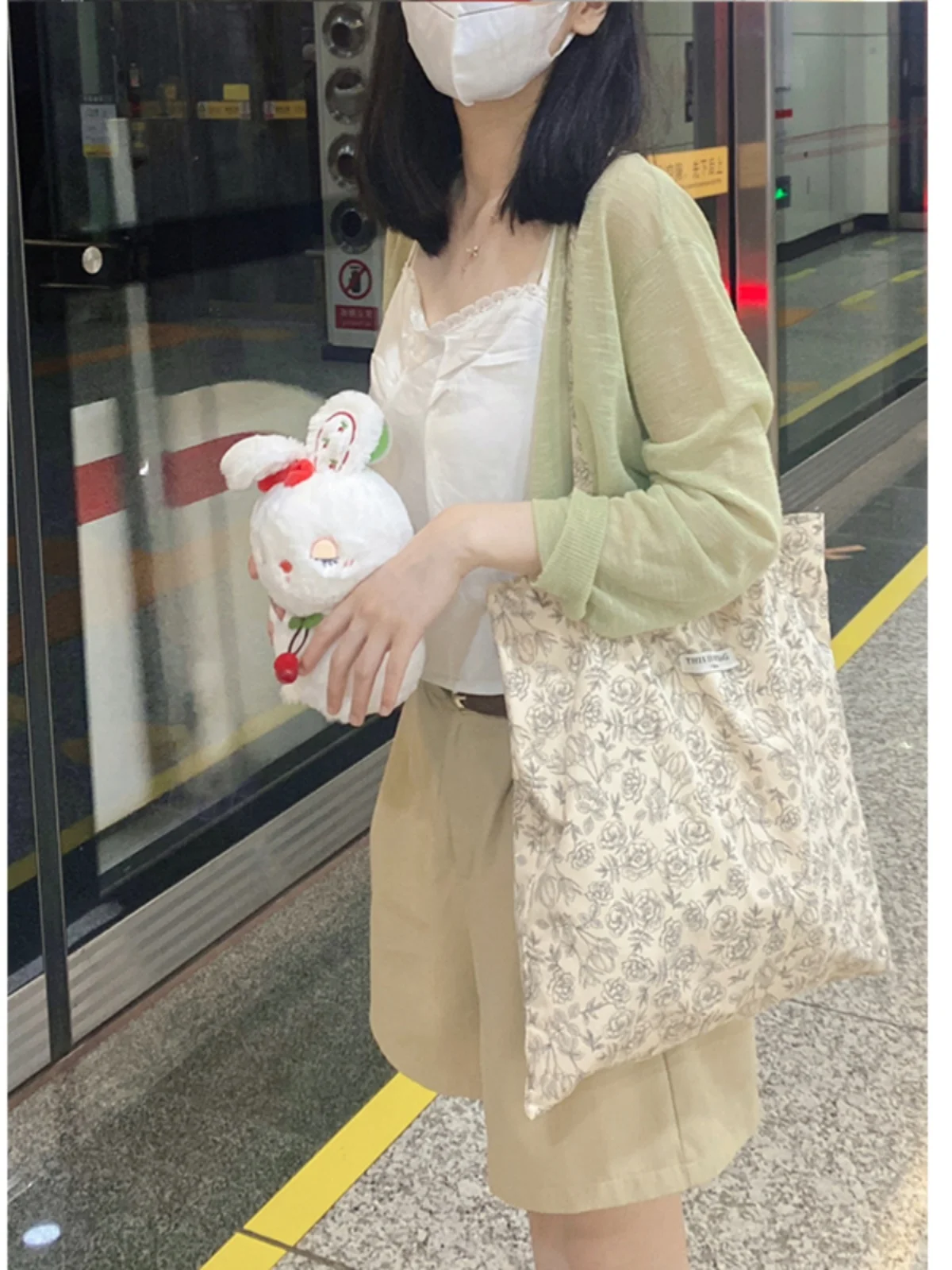 Light een Silk Ice Knitted Cardigan Women's Summer Thin Veil Sunscreen Long Sve V-Ne ort Coat Morning Bell Evening Song