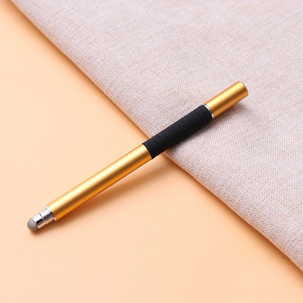 caneta-capacitiva-multifuncional-2-em-1-para-smartphones-e-tablets-material-metalico-premium-ideal-para-o-inverno-suave-e-confortavel
