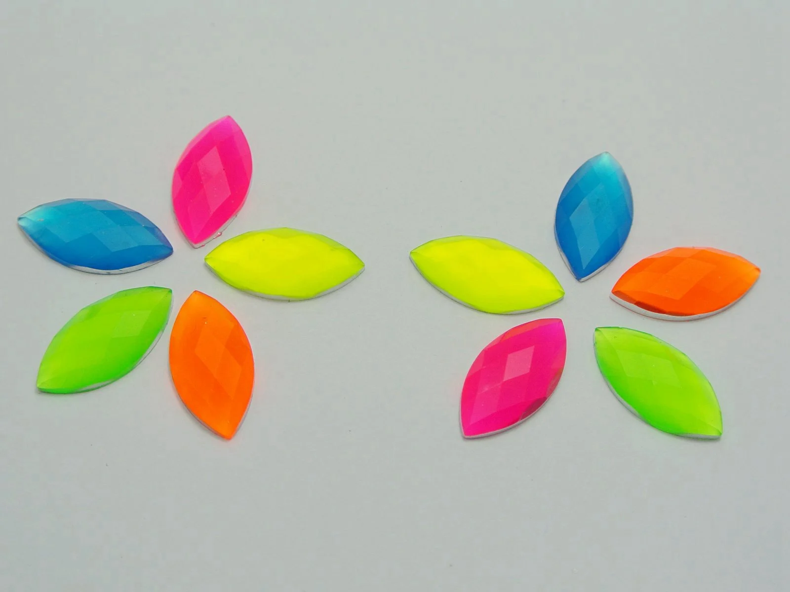 100 Al Neon di Colore misto Flatback Acrilico Horse Eye Gemme di Strass 9X18mm Nessun Foro