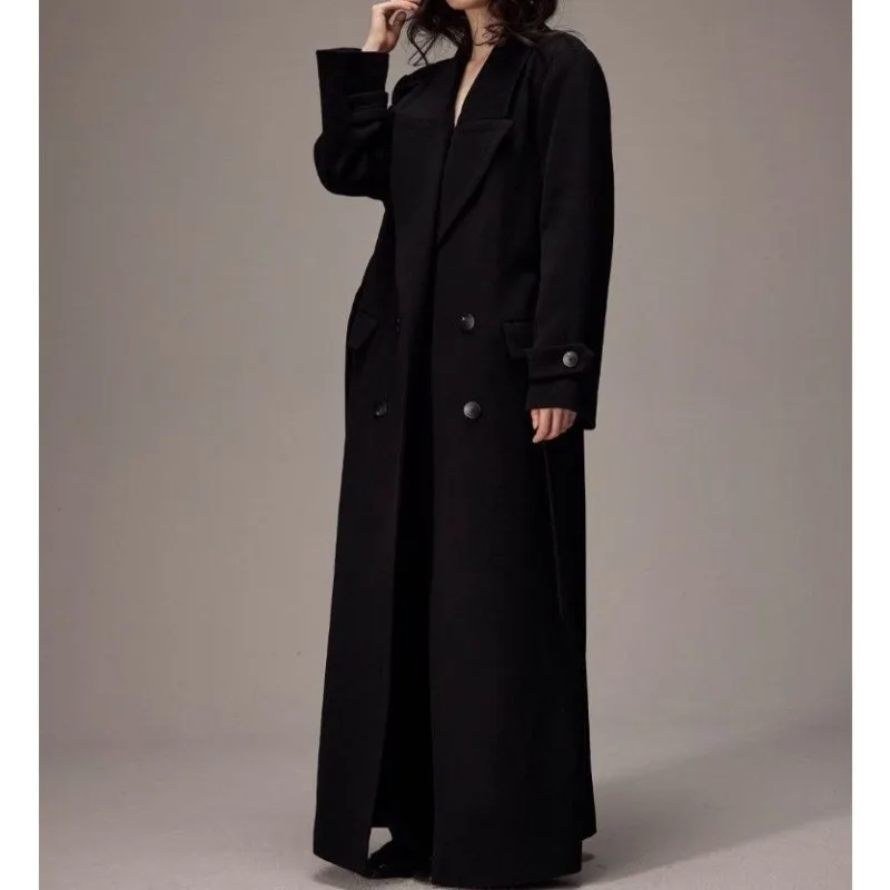 새로운 울 가을 겨울 코트는 루즈하고 고급스러운 두꺼운 더블 브레스티드 울 코트로 날씬해 보입니다.