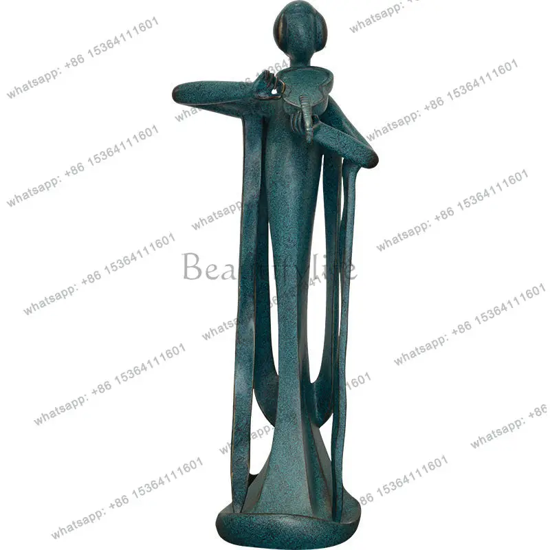 

Welcome figure sculpture at the entrance of the hotel restaurant Large floor-to-ceiling ornament Maid sculpture crafts