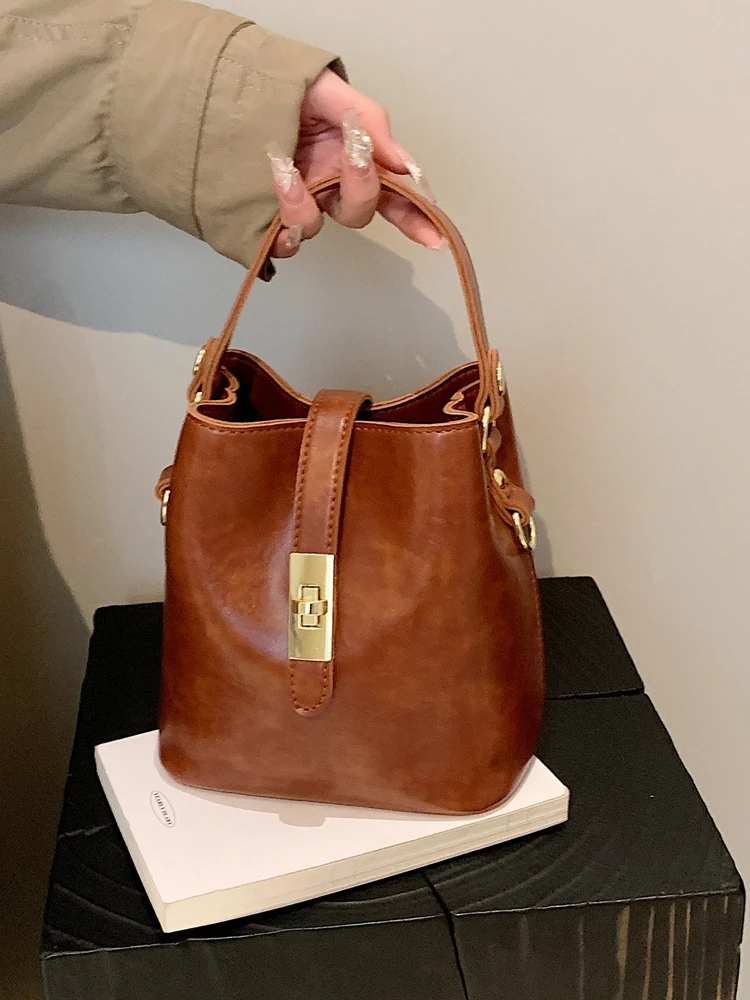 작고 세련된 크로스바디 백, 직장 및 외출용 다용도 캐주얼 핸드백, 부드러운 PU 가죽 원통형 단색