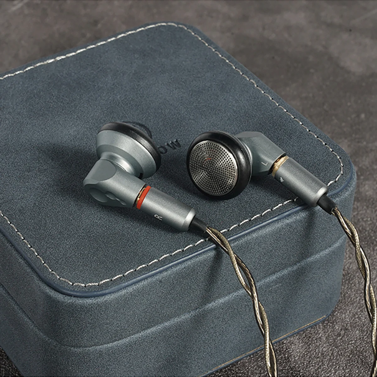 Yincrow Buffalo In-ear Earphone 15.3mm Topclass Dynamic Driver IEM 3.5mm+4.4mm Plug MMCX Connector Music DJ Bass Earbud