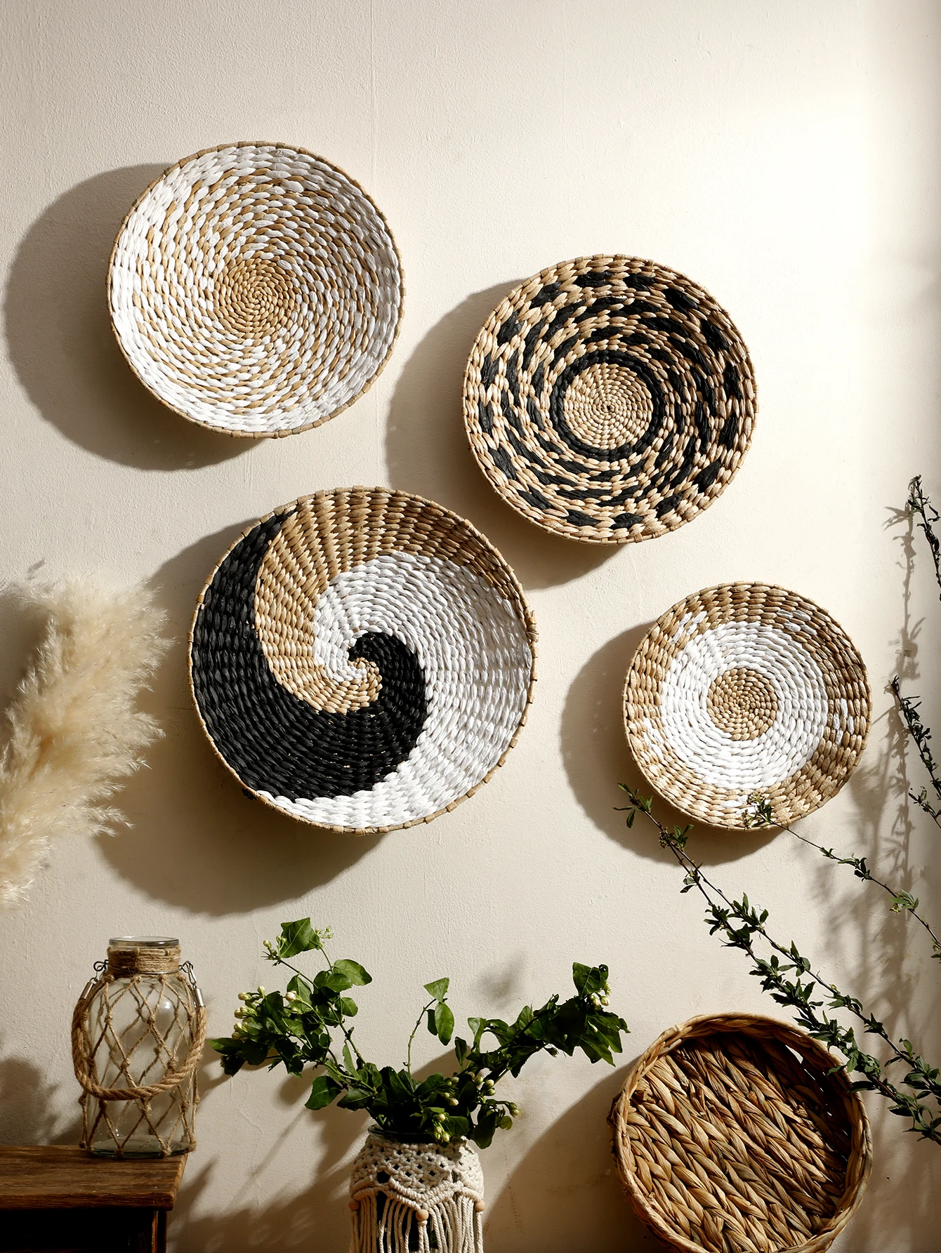 Wall Basket Decor Boho Handmade Seagrass Wall Hanging Decor Natural Basket Wall Art for Kitchen Bedroom Living Room Ornament