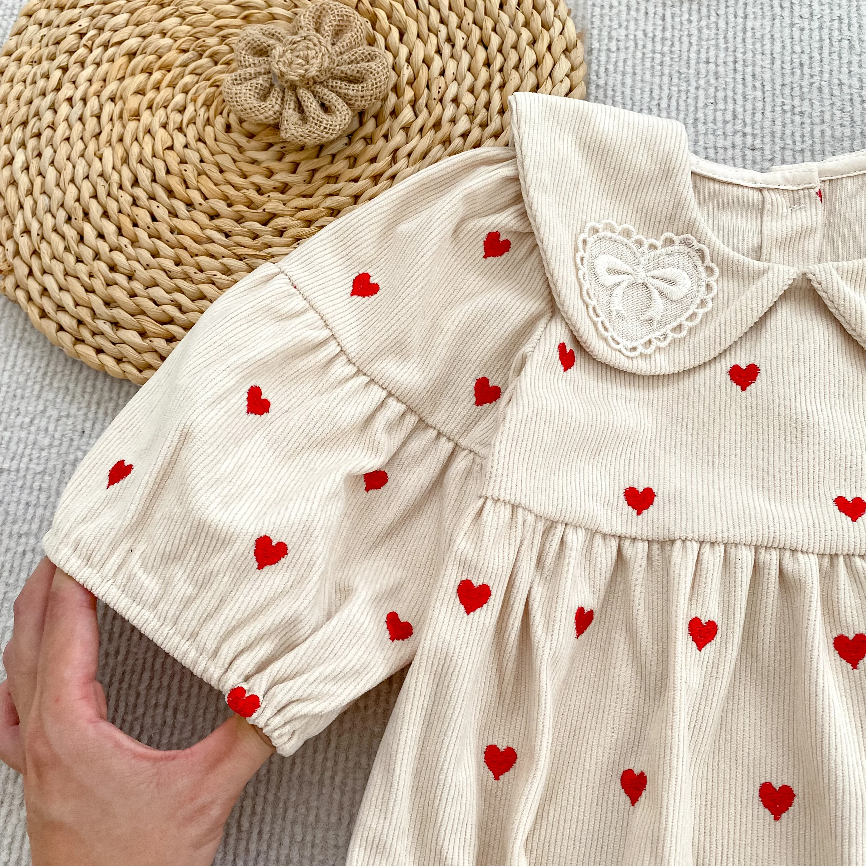 2026 Neuer Koreanischer Stil Baby Mädchen Cord-Bodysuit Rotes Herzmuster Langarm-Strampler Säuglings-Frühlings-Herbst-Kleidung 0-24M – Detail 10