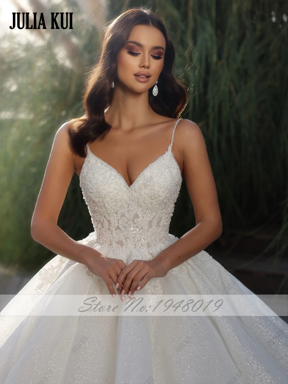 جوليا كوي مخصص السباغيتي الأشرطة الكرة ثوب فساتين الزفاف الديكور اللؤلؤ الدانتيل الخامس الرقبة لامعة الدانتيل أكمام فساتين العروس