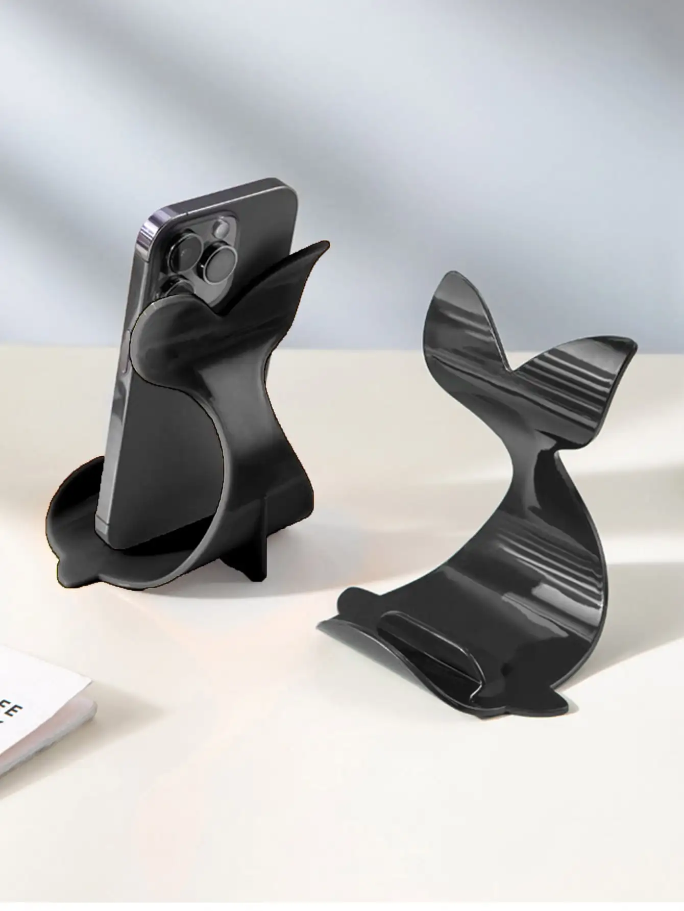 

Креативная настольная подставка для мобильного телефона с изображением кита