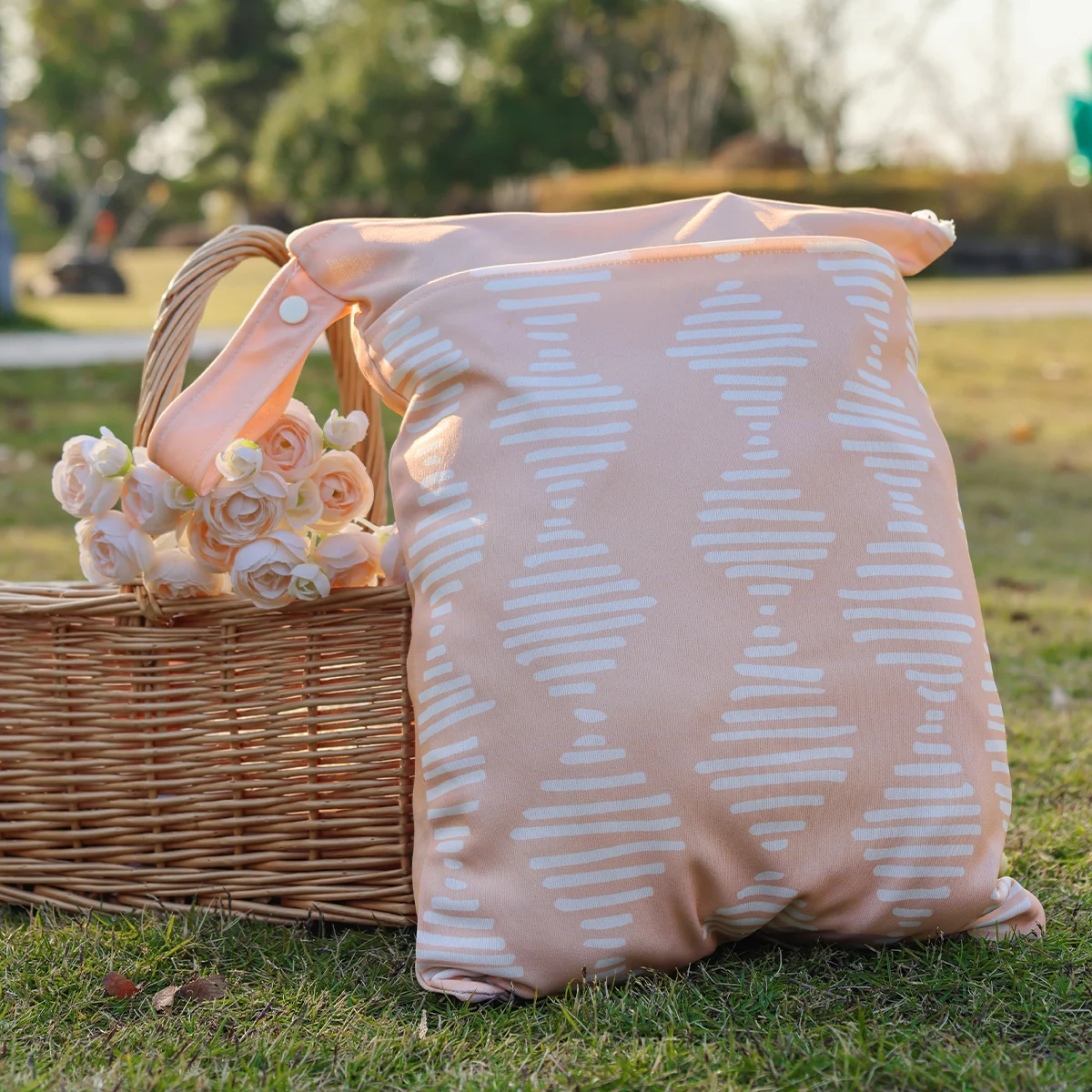 HappyFlute نمط جديد INS 30*40 سنتيمتر عالية السعة مزدوجة سستة تصميم مقاوم للماء وقابل للغسل متعدد السيناريو استخدام حفاضات Wetbag