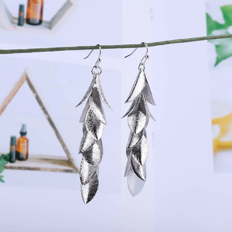 Trendy Glitter Metal Leaves String Clip On Earrings For Female Party Ear Clips Luxury Attractive No Pierced Clip Earring Gift