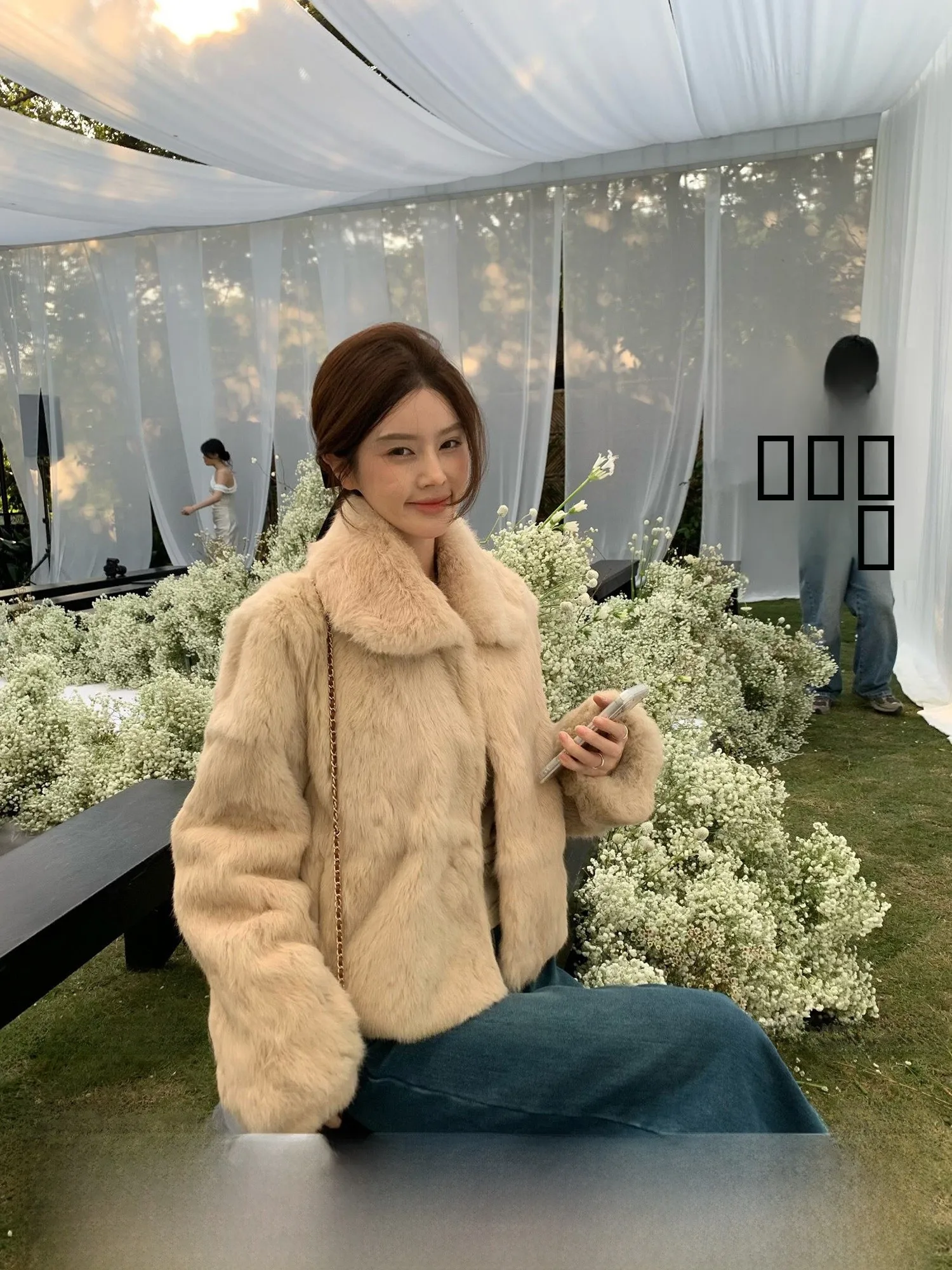 

Модная кожаная куртка с воротником из кроличьего меха, комбинированная из кожи и меха, теплая, в корейском стиле, женское пальто, однотонный дизайн