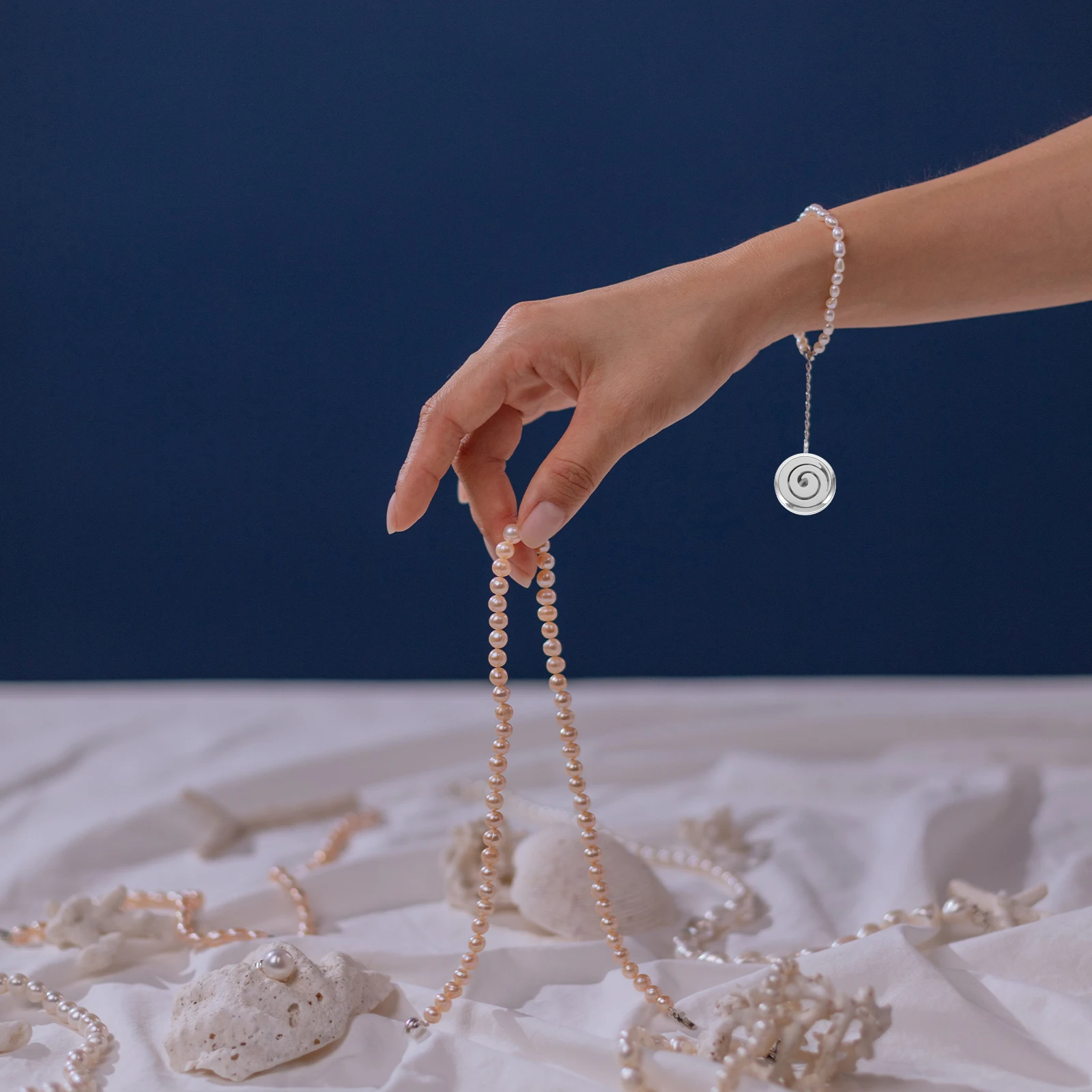 

Aromatherapy Pendant Hollow Necklace Charm for Women Diffuser Locket Perfume DIY Jewelry Health Care Accessories Stainless Steel