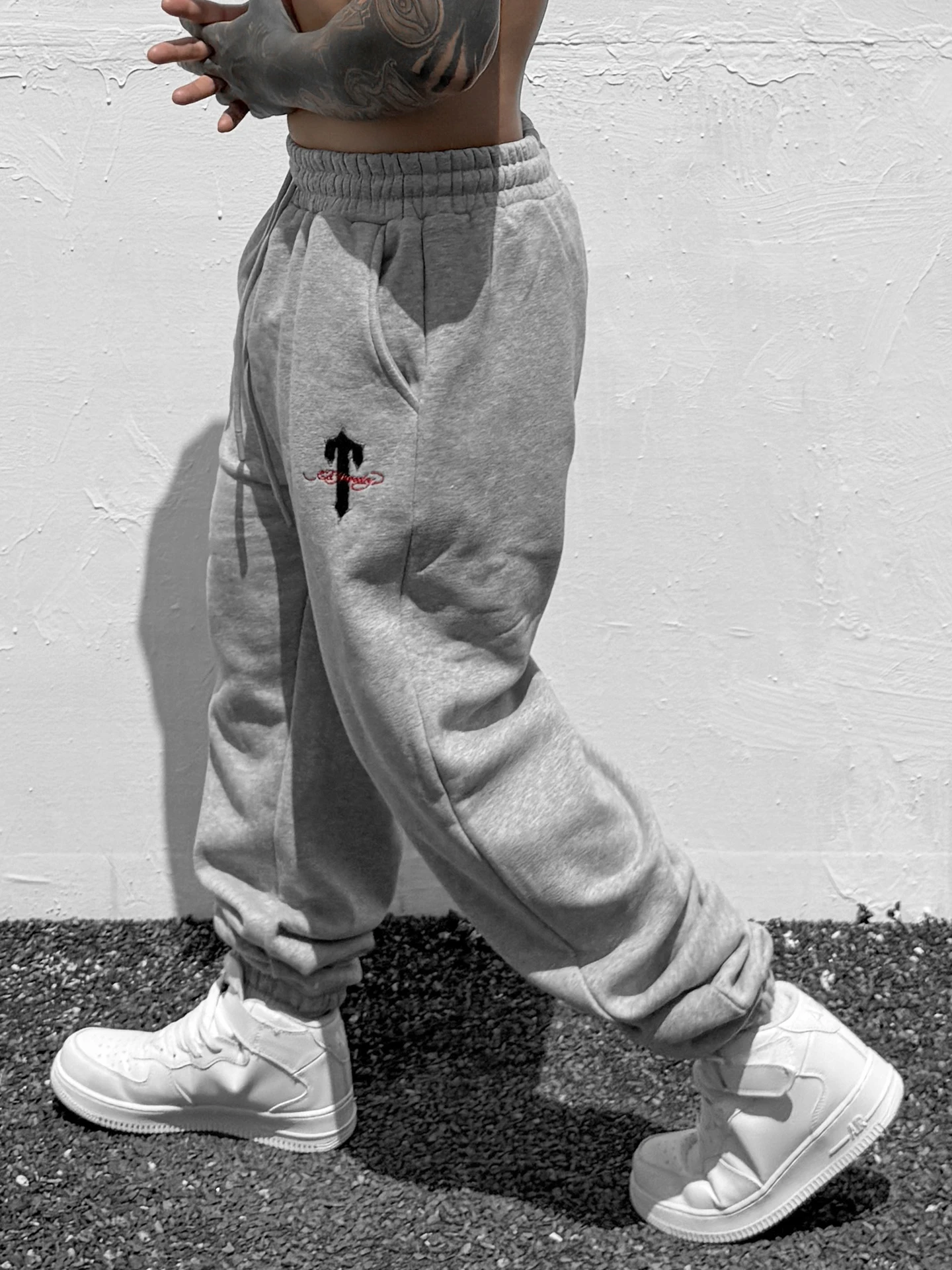 

Retro American Letter Embroidery Fce Lined Casual Pants Men's Loose Fit Sports Sweatpants Comfortable Cotton Trousers
