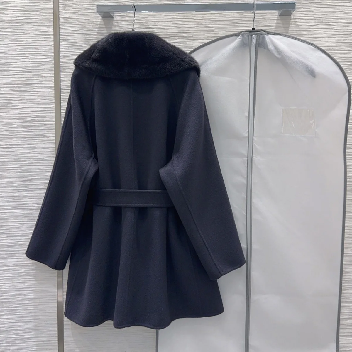 High Quality Women Notched Collar Mid Length Coat, Winter Belted Wrap Outerwear With Decor Fur Collar lyt2610710