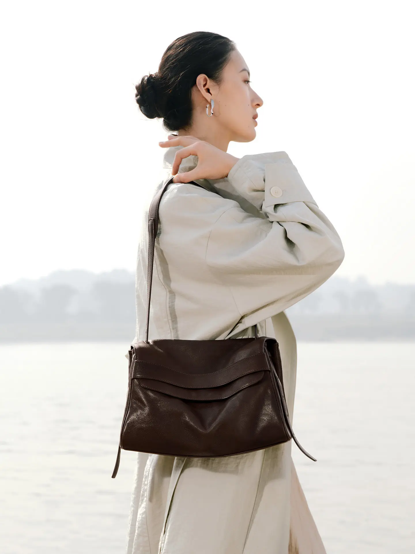 2026 New Tanned Leather Women's Handbag Simple Fashion Commuter Shoulder Bag Large Capacity Casual Lambskin Crossbody Bag