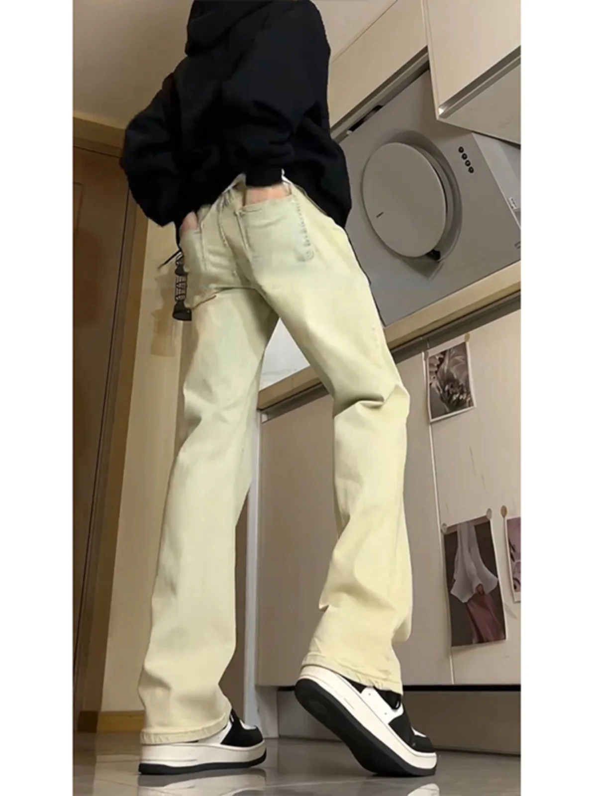 Jeans da uomo a vita alta con coltello a vita alta retrò American Vibe Pantaloni micro svasati a gamba alta e gamba dritta. Jeans in denim giallo