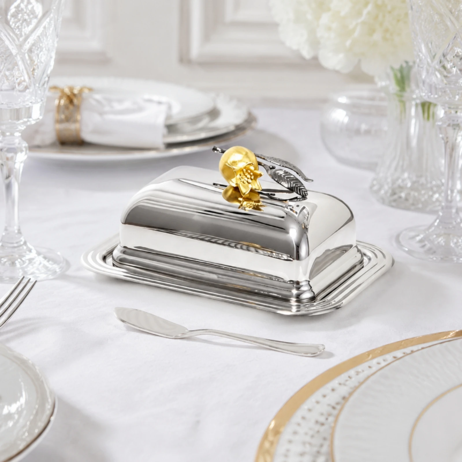 Stainless Steel Butter Dish with Lid Rust-Resistant Butter Dish with Spreader Long-Lasting Modern for Banquet, Restaurant