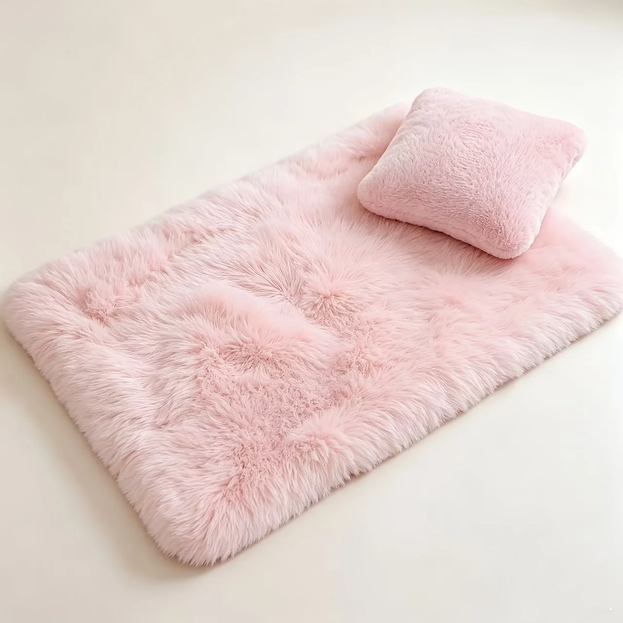 2 Peças de Tapete Quadrado Rosa com Almofada Rosa, Tapete Fluffy Miniatura para Casa de Bonecas, Decoração Leve para Casa de Bonecas em Escala 1/12
