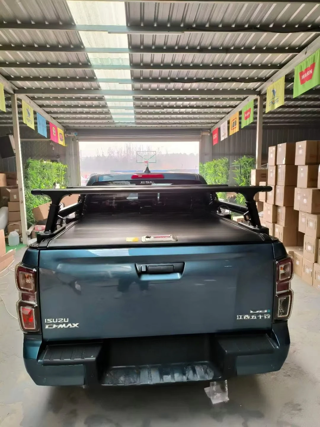 BESTWYLL Manufacturer Accessories Tray Retractable Wagon Roller Shutter Pickup Truck Bed Manual Tonneau Cover for Isuzu Dmax K12
