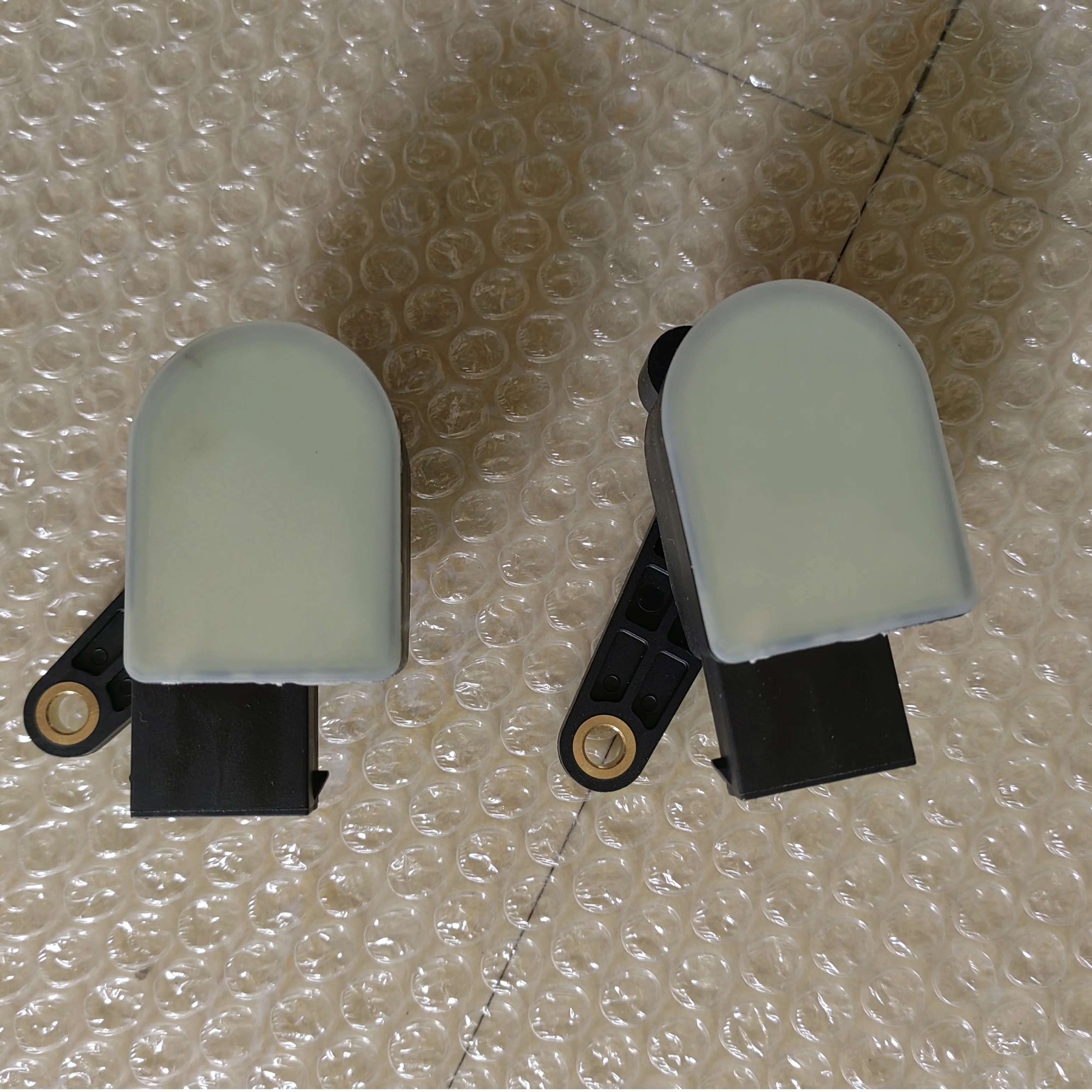 

2 шт. для Audi Q7 (4L) 06-15 Датчик уровня пневмоподвески передний 7L0616214C, 7L0616213D, 7L0616213, 7L0616214, 4E0907503C