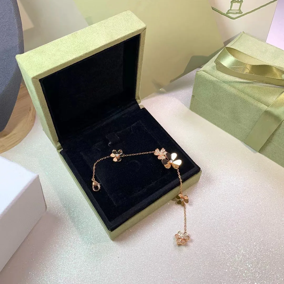 

New Luxury Versatile Plant Clover Mosang Stone Girl Bracelet Jewelry Attends Wedding Party