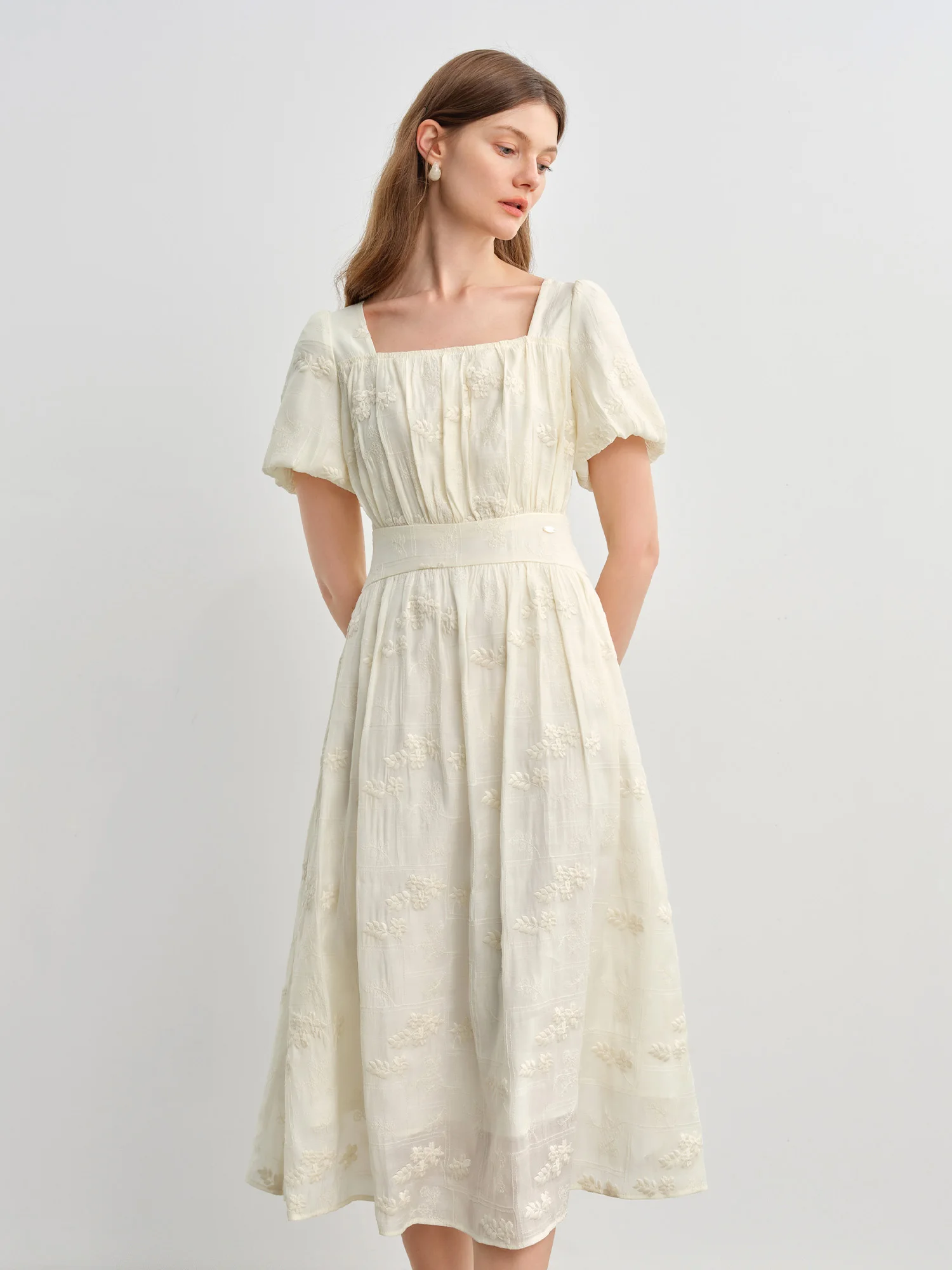 Sukienka damska FSLE na lato 2025 z kwadratowym dekoltem - długa, luźna sukienka maxi z haftem kwiatowym i falbankami na rękawach