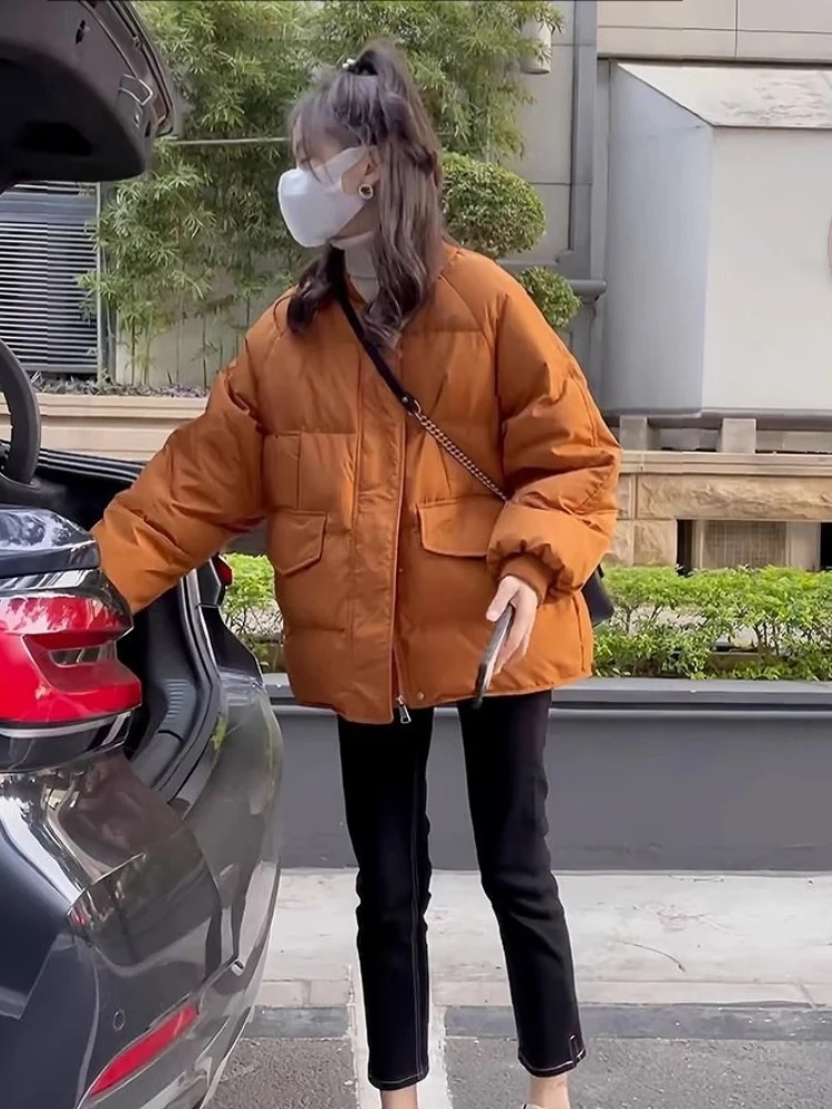 

Зимнее женское толстое пуховое пальто 2025 года, свободная бейсбольная куртка-пуховик с воротником с капюшоном, повседневная верхняя одежда