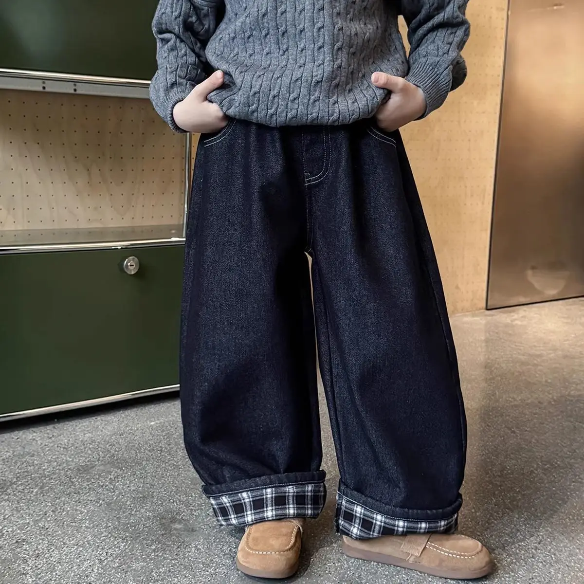 2026 New Boys Korean Style Fleece Lined Jeans Winter Thickened Wide Leg Pants Handsome Kids Trousers Long Denim Bottoms