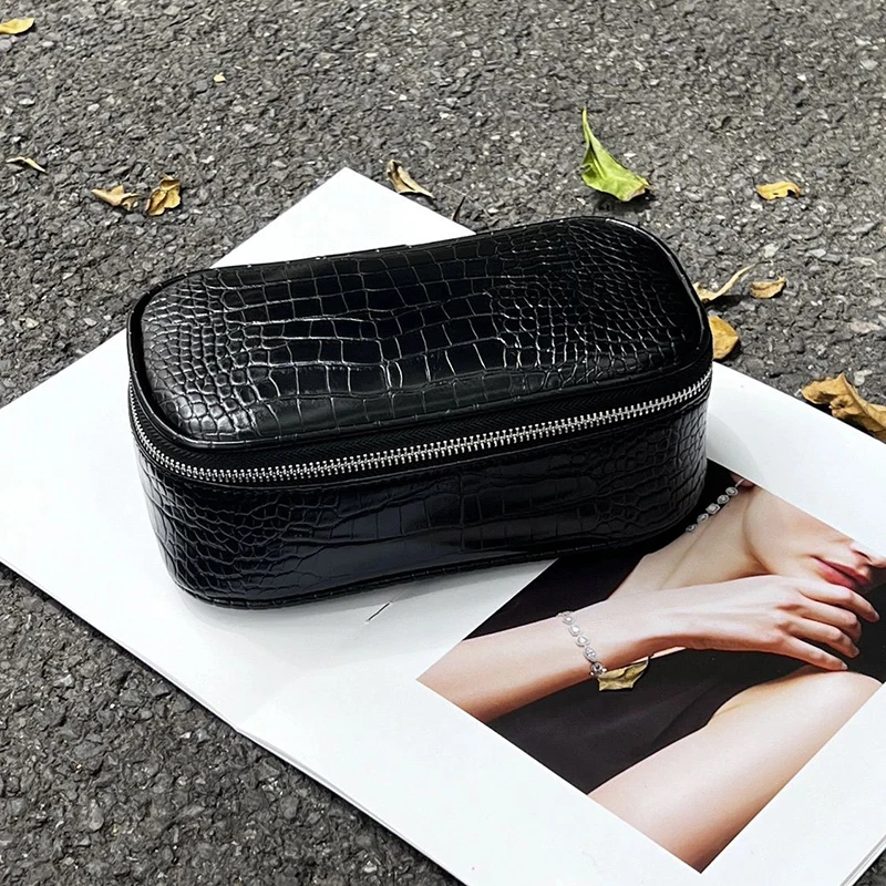 2026 New Crocodile Pattern PU Makeup Bag Portable Large Capacity Partition Storage Makeup Bag Washroom Storage Handbag
