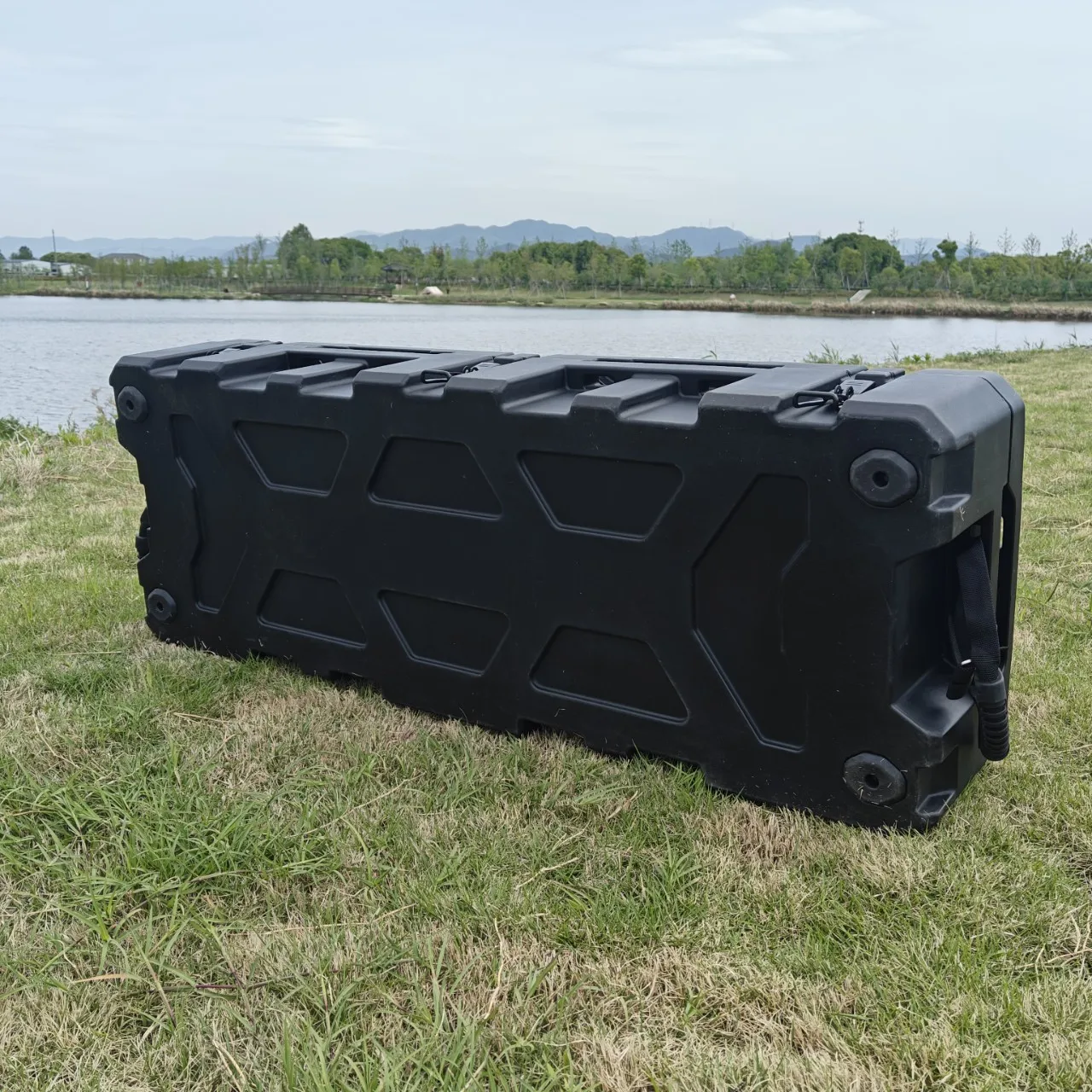 Professional custom rolling hard plastic waterproof cargo box, portable HDPE mobile toolbox storage