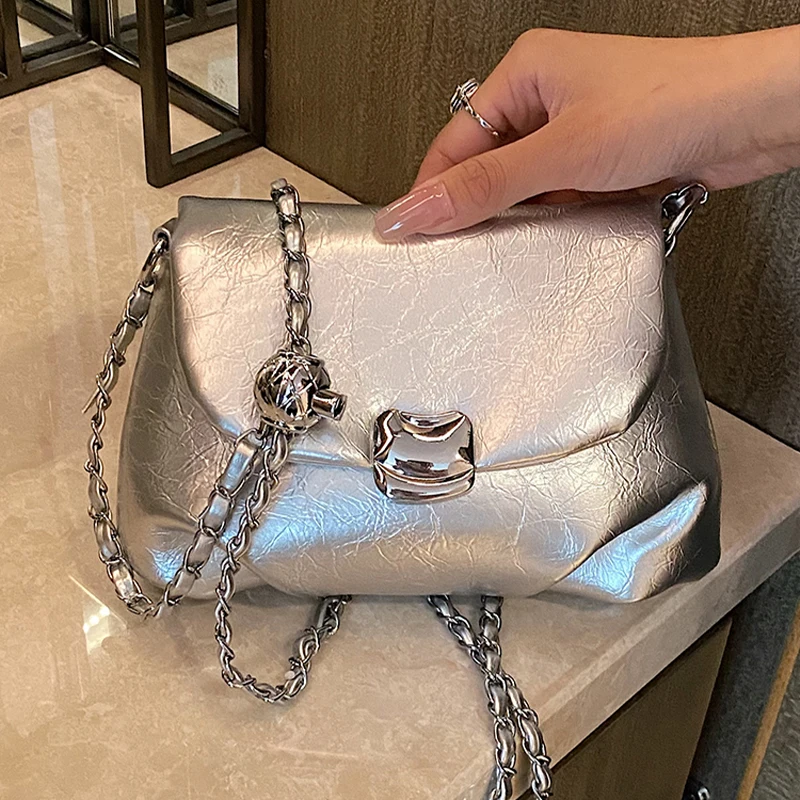 التجاعيد حقيبة المرأة الصيف الجديدة الكورية شعبية عادية تنوعا الصلبة حقائب كتف واحدة سلسلة الموضة لينة حقيبة كروسبودي بيضاء #2