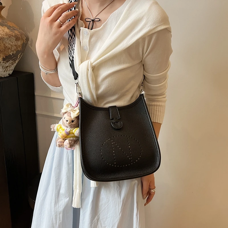

Premium Elegant Minimalist Handbag For Women Vintage Unique Leather Crossbody Solid Color Large Capacity Fashionable