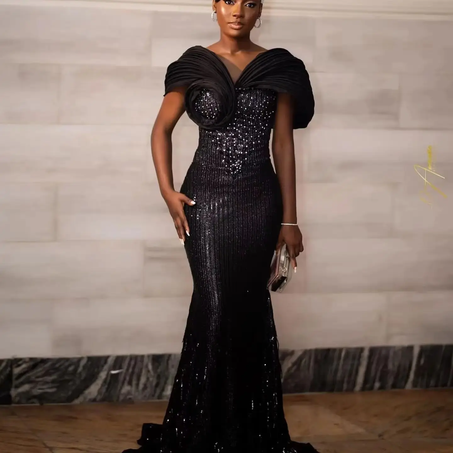 Elegant Black Mermaid Evening Dress Sexy Phantom Long Sleeve V-Neck Formal Ball Gown with Layered Patchwork Beads for Party