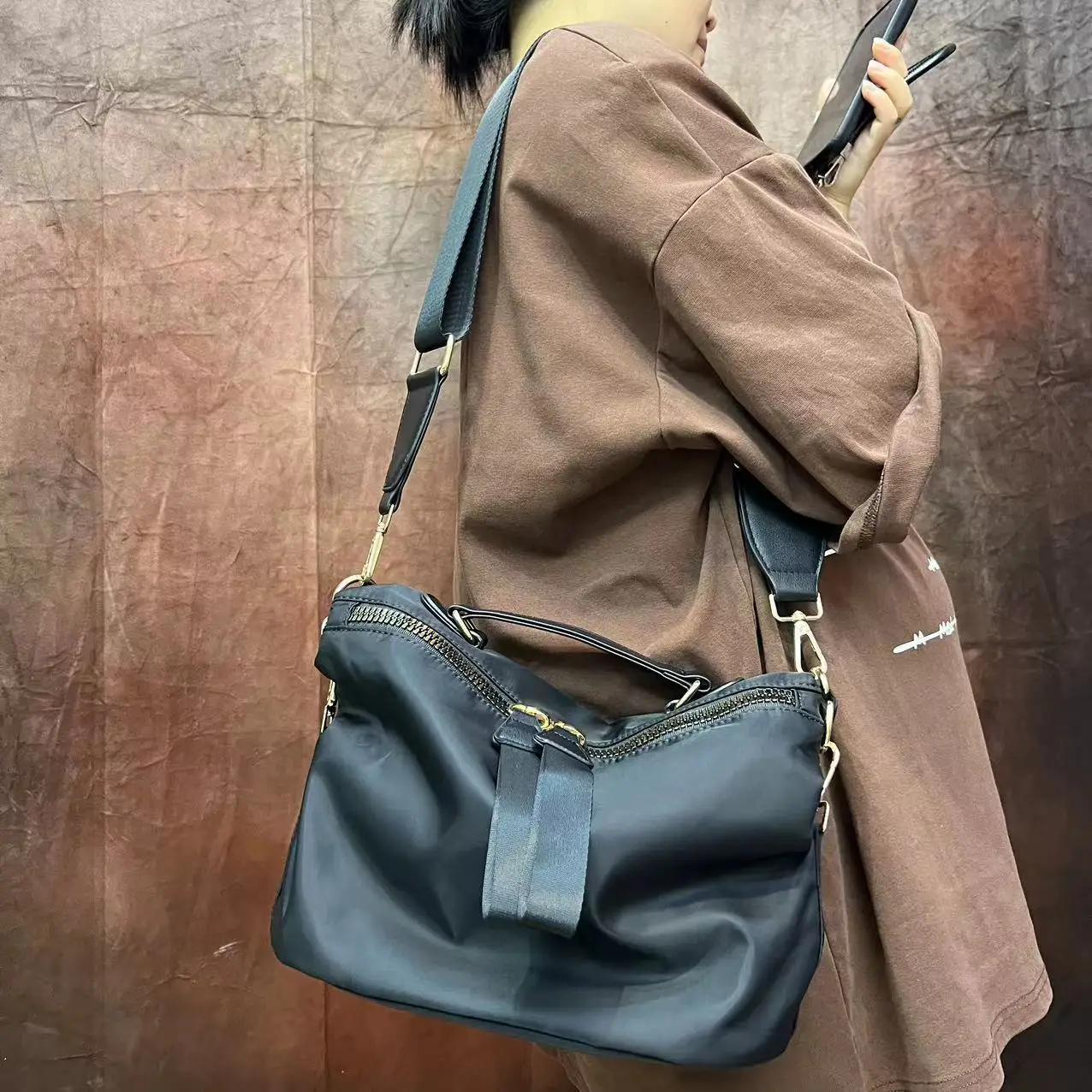 حقيبة يد نسائية أنيقة وخفيفة الوزن ، استخدام يومي ، متعددة الوظائف ، سعة كبيرة ، حقيبة كتف للتوصيل #4