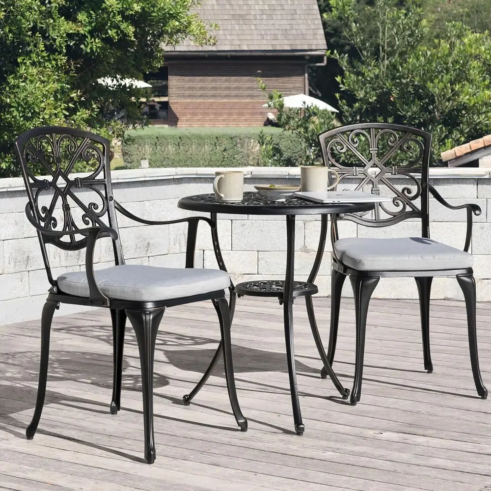 ชุดบิสโทรอลูมิเนียมหล่อ 3 ชิ้นกลางแจ้งพร้อมเบาะรองนั่งสีเทา เหมาะสำหรับลานบ้าน สวนหลังบ้าน และระเบียง