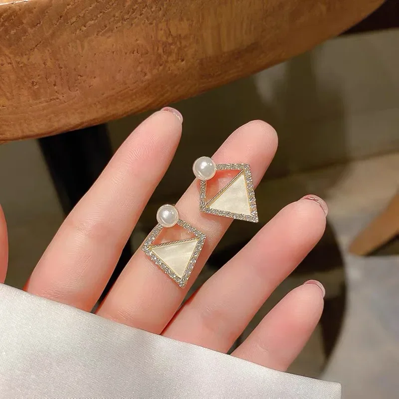 المعين كامل كريستال تقليد اللؤلؤ قرط الاذن المرصع للنساء هندسية الإناث الحلو المجوهرات بالجملة الزفاف هدية الكريسماس