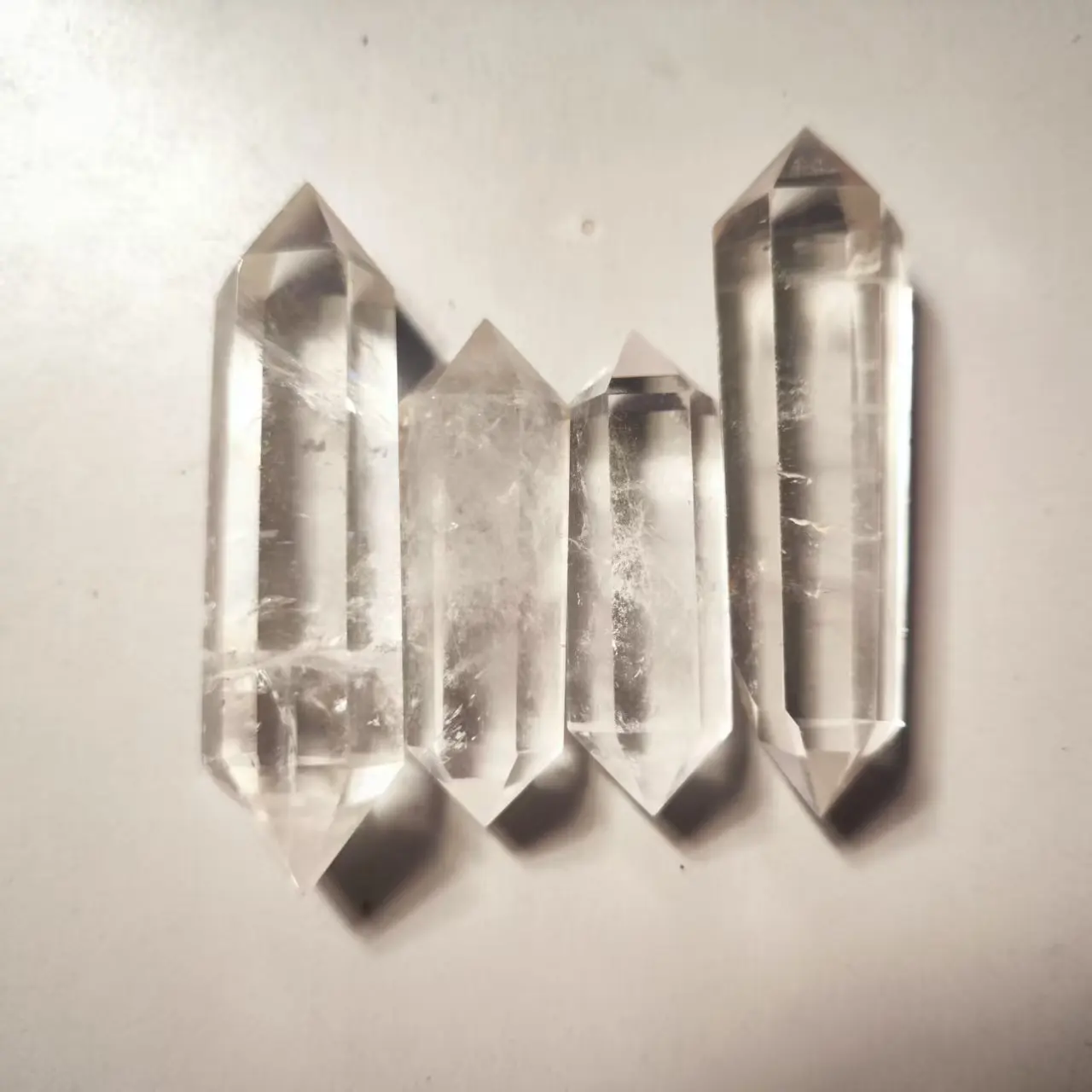 100% Natural Clear White Quartz Crystal Stone Point Healing Obelisk Hexagonal Wand Treatment Stone Home Decoration Stone
