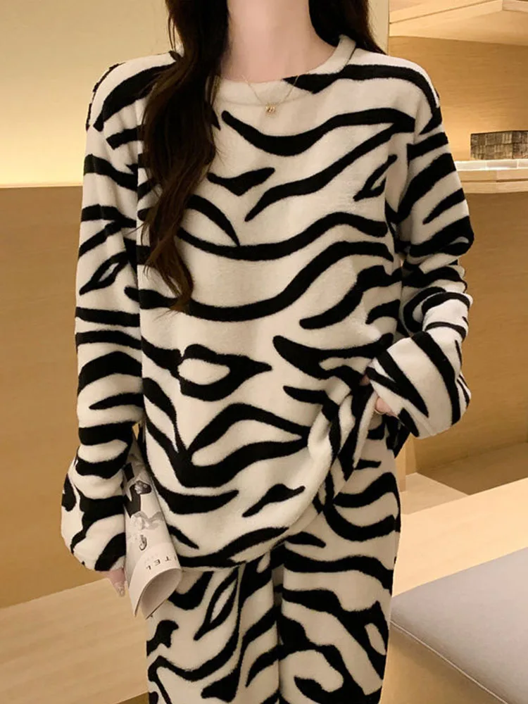 Women's Winter Pajama Fashion New Fleece Thick Coral Velvet Zebra Stripes Pullover Long Sleeve Warm Ladies Home Wear Suit Fall